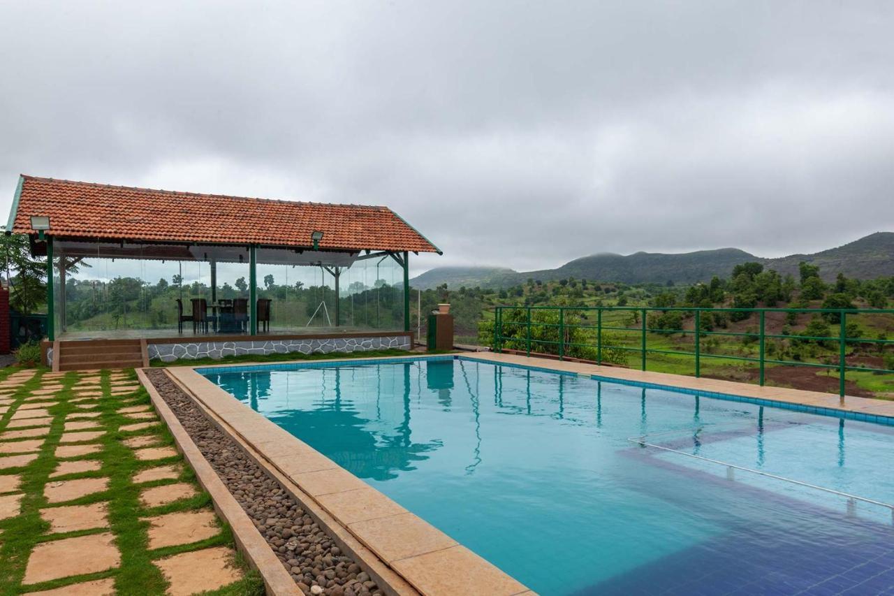 Stayvista'S Ficus Farms - Mountain-View Haven With Rustic Artsy Interiors, Outdoor Pool, Glasshouse, Home Theatre & Karaoke Delight Игатпури Экстерьер фото