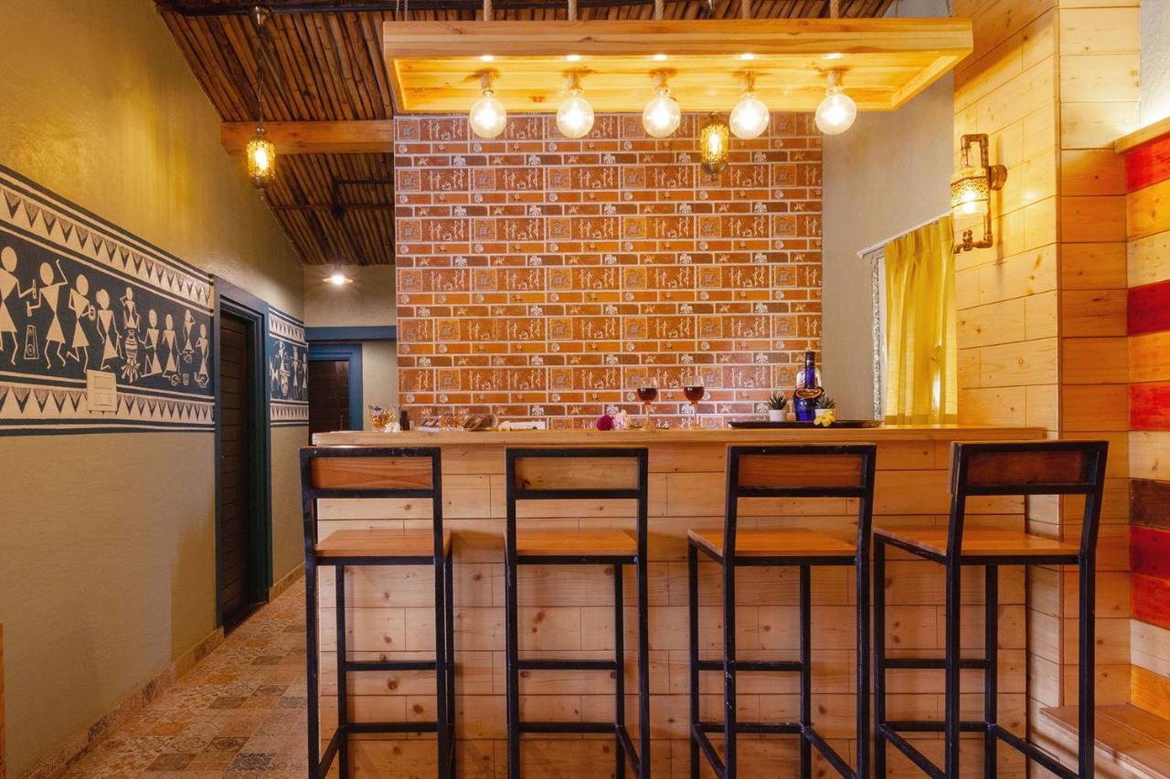 Stayvista'S Ficus Farms - Mountain-View Haven With Rustic Artsy Interiors, Outdoor Pool, Glasshouse, Home Theatre & Karaoke Delight Игатпури Экстерьер фото