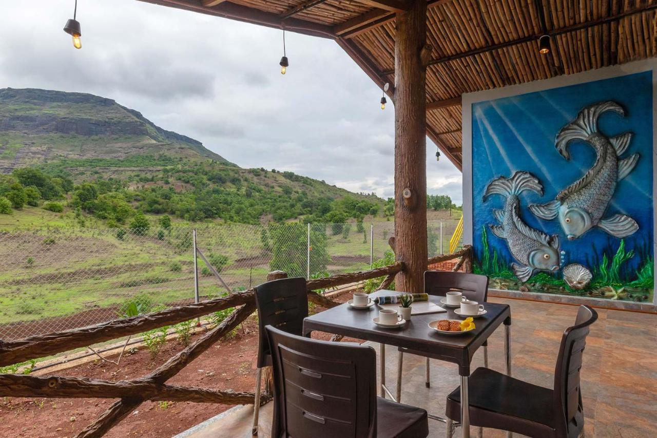 Stayvista'S Ficus Farms - Mountain-View Haven With Rustic Artsy Interiors, Outdoor Pool, Glasshouse, Home Theatre & Karaoke Delight Игатпури Экстерьер фото