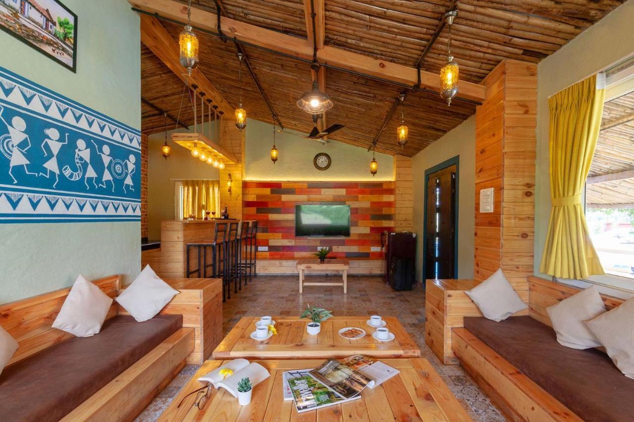 Stayvista'S Ficus Farms - Mountain-View Haven With Rustic Artsy Interiors, Outdoor Pool, Glasshouse, Home Theatre & Karaoke Delight Игатпури Экстерьер фото