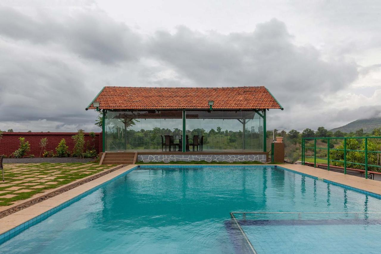 Stayvista'S Ficus Farms - Mountain-View Haven With Rustic Artsy Interiors, Outdoor Pool, Glasshouse, Home Theatre & Karaoke Delight Игатпури Экстерьер фото